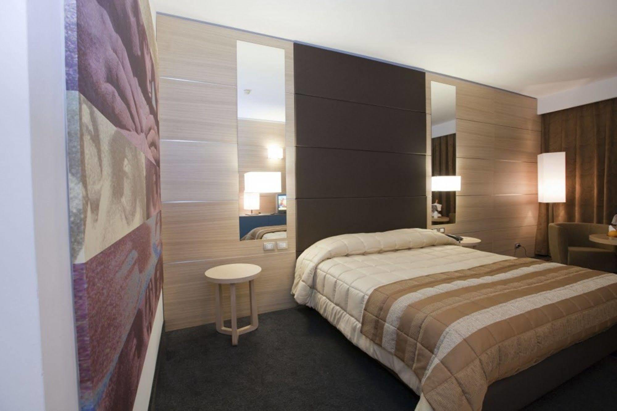 Centrum Palace Hotel & Resorts Campobasso Esterno foto